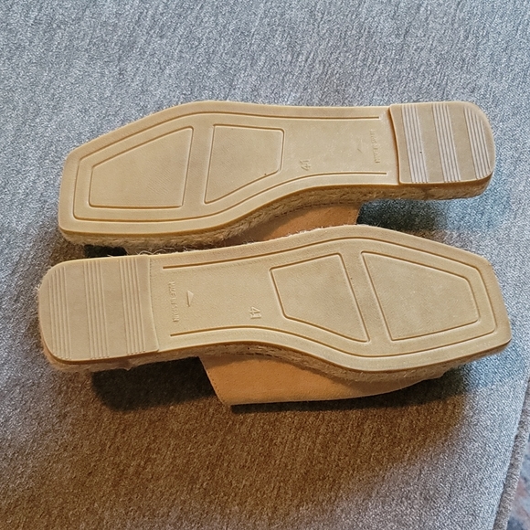 Women's mules.  Light tan suede upper and espadrille type bottom. Size 41 - Picture 2 of 4